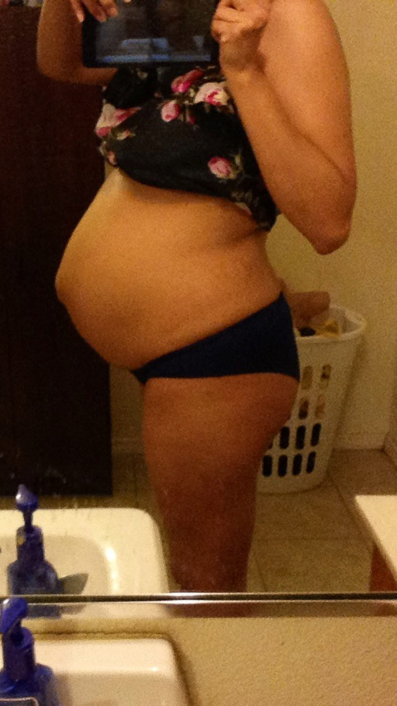 33 weeks pregnant with girl