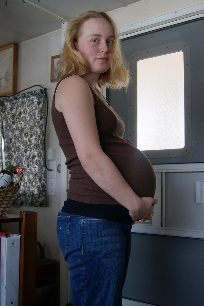 33 weeks pregnant with fourth child