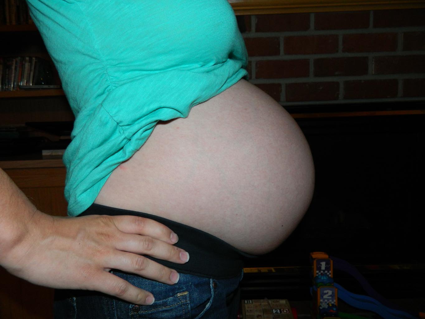 35 week pregnant bump