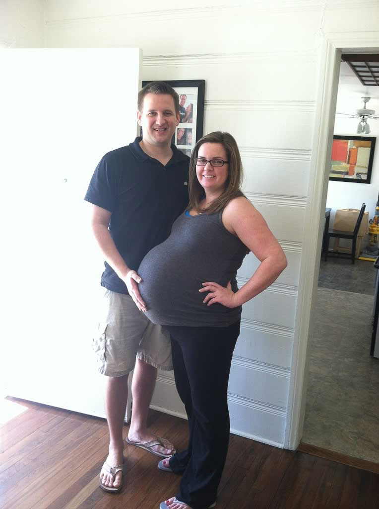 belly size in twin pregnancy