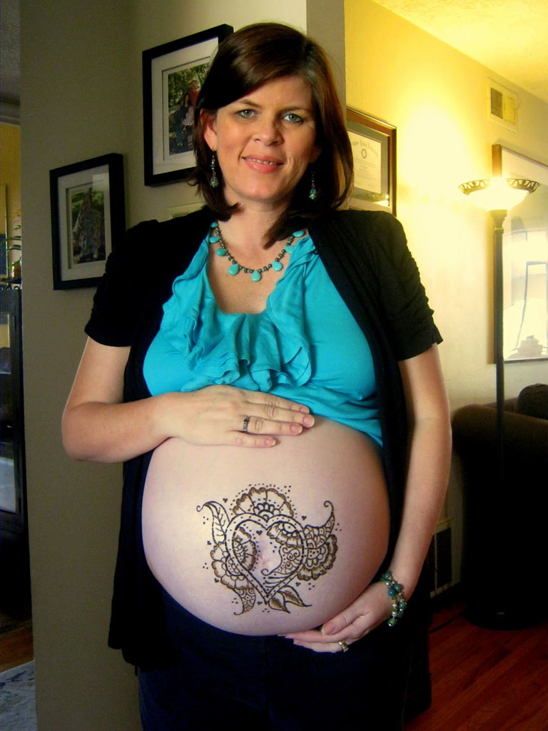 Pregnant belly Henna